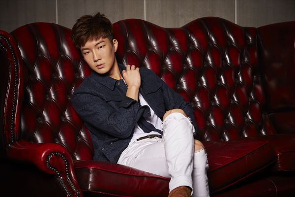 WINNER_sofa_LEE SEUNG HOON_R.jpg